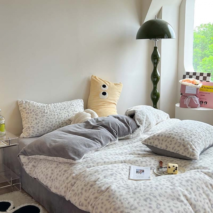 91家纺网 家纺一手货源 找家纺 柚子家纺 2023新款高克重舒适保暖兔绒印花四件套 豹纹