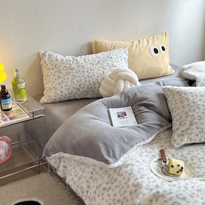 91家纺网 家纺一手货源 找家纺 柚子家纺 2023新款高克重舒适保暖兔绒印花四件套 豹纹