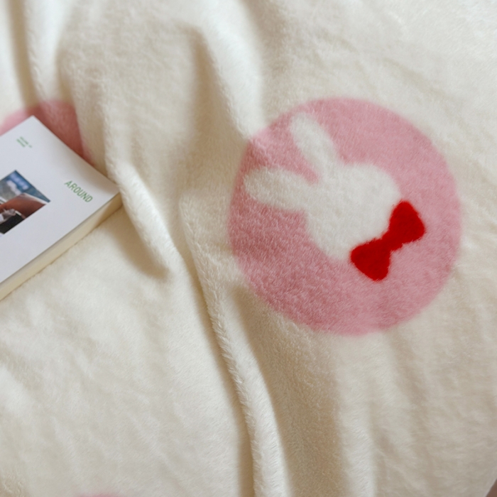 91家纺网 家纺一手货源 找家纺 柚子家纺 2023新款高克重舒适保暖兔绒印花四件套 波点小兔粉