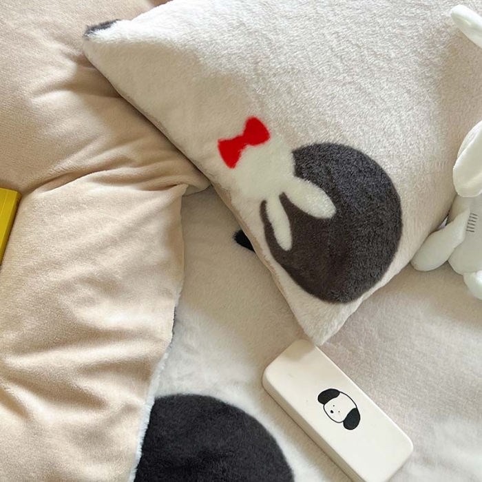 91家纺网 家纺一手货源 找家纺 柚子家纺 2023新款高克重舒适保暖兔绒印花四件套 波点小兔黑