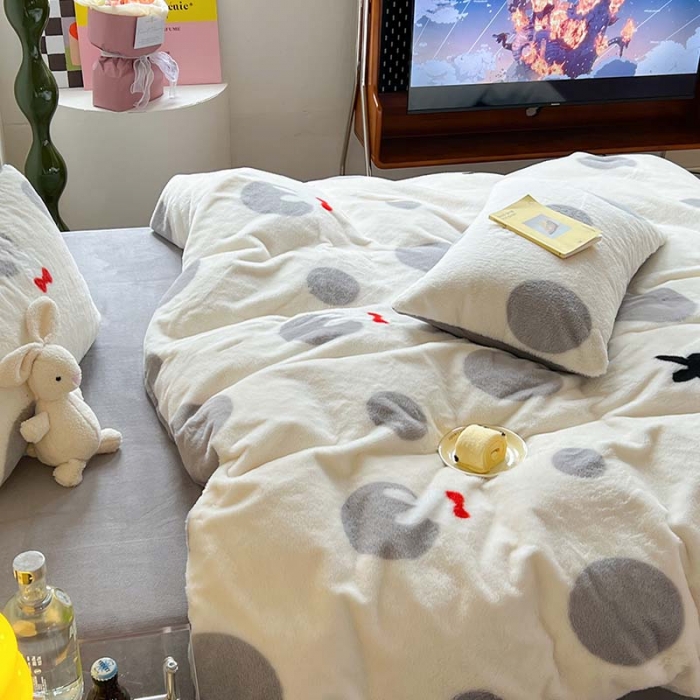 91家纺网 家纺一手货源 找家纺 柚子家纺 2023新款高克重舒适保暖兔绒印花四件套 波点小兔灰