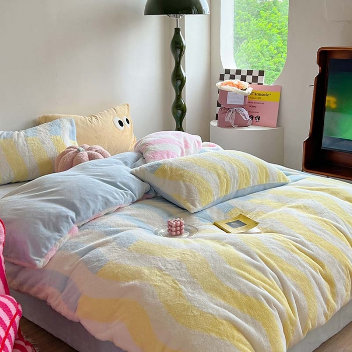 91家纺网 家纺一手货源 找家纺 柚子家纺 2023新款高克重舒适保暖兔绒印花四件套 波纹