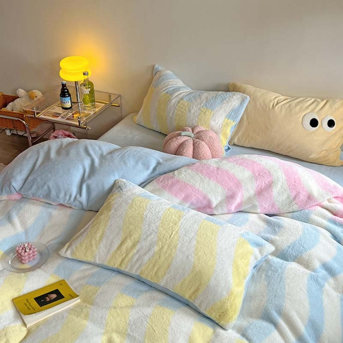 91家纺网 家纺一手货源 找家纺 柚子家纺 2023新款高克重舒适保暖兔绒印花四件套 波纹