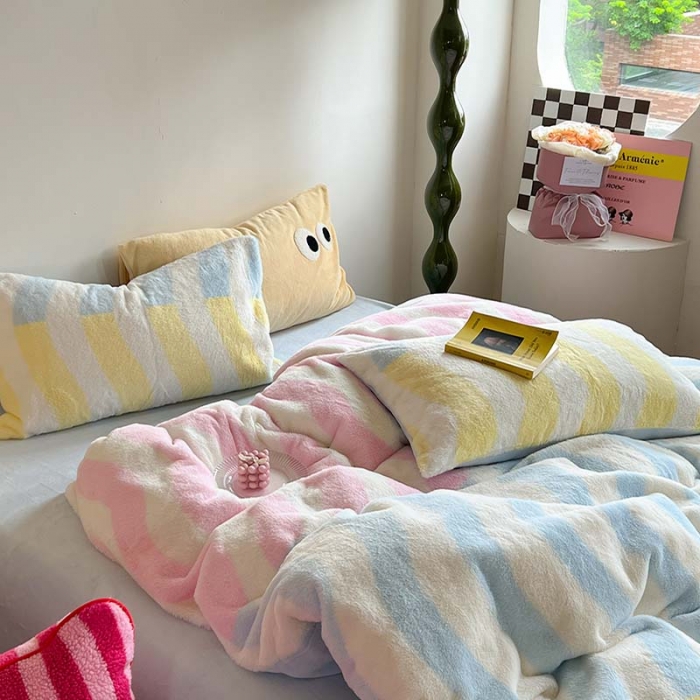 91家纺网 家纺一手货源 找家纺 柚子家纺 2023新款高克重舒适保暖兔绒印花四件套 波纹