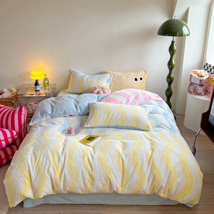 91家纺网 家纺一手货源 找家纺 柚子家纺 2023新款高克重舒适保暖兔绒印花四件套 波纹