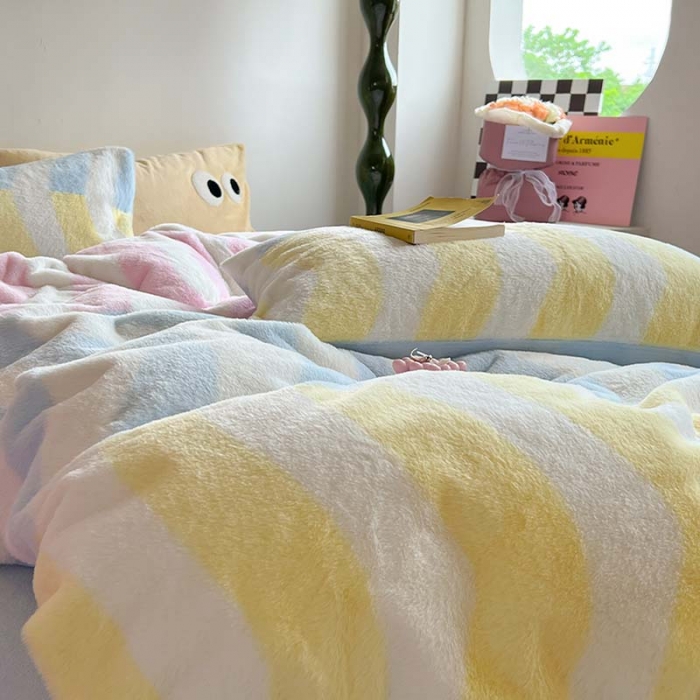 91家纺网 家纺一手货源 找家纺 柚子家纺 2023新款高克重舒适保暖兔绒印花四件套 波纹