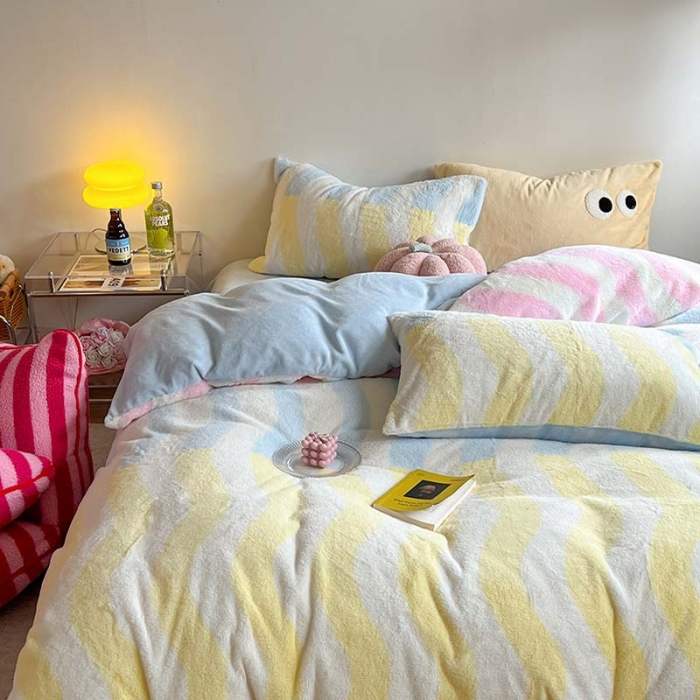 91家纺网 家纺一手货源 找家纺 柚子家纺 2023新款高克重舒适保暖兔绒印花四件套 波纹