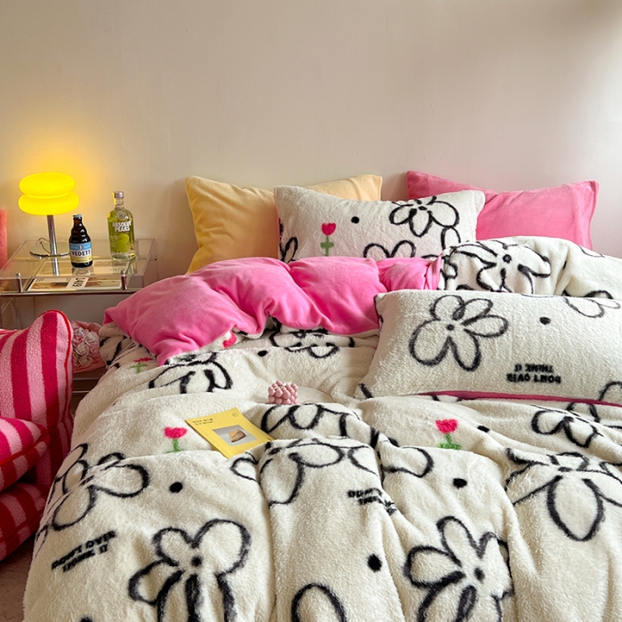 91家纺网 家纺一手货源 找家纺 柚子家纺 2023新款高克重舒适保暖兔绒印花四件套 简笔花