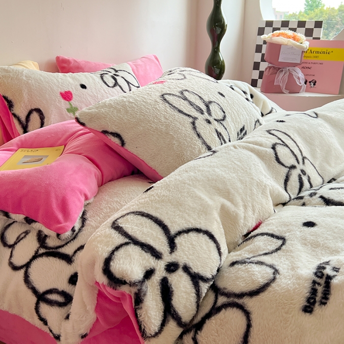 91家纺网 家纺一手货源 找家纺 柚子家纺 2023新款高克重舒适保暖兔绒印花四件套 简笔花