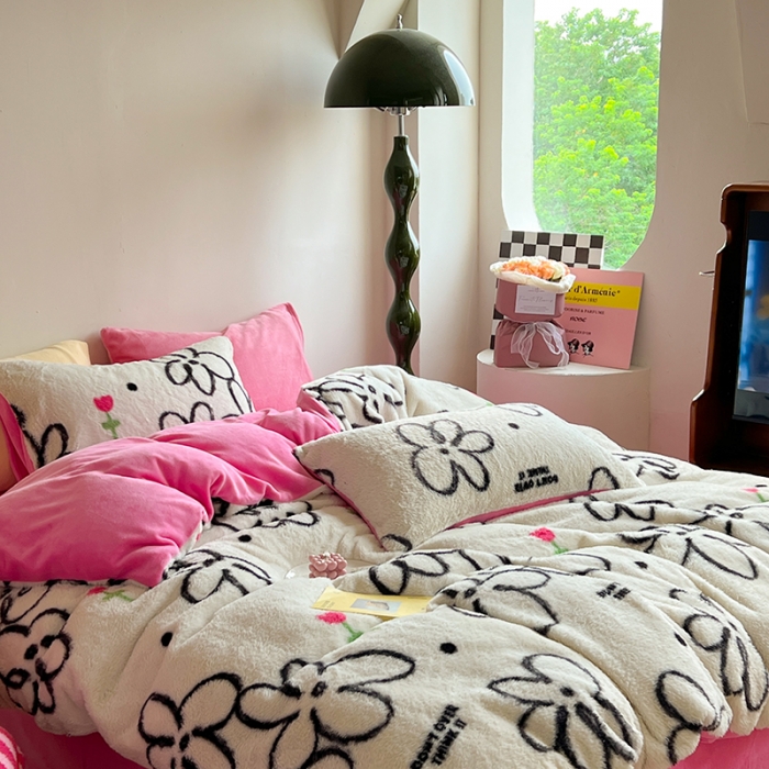 91家纺网 家纺一手货源 找家纺 柚子家纺 2023新款高克重舒适保暖兔绒印花四件套 简笔花