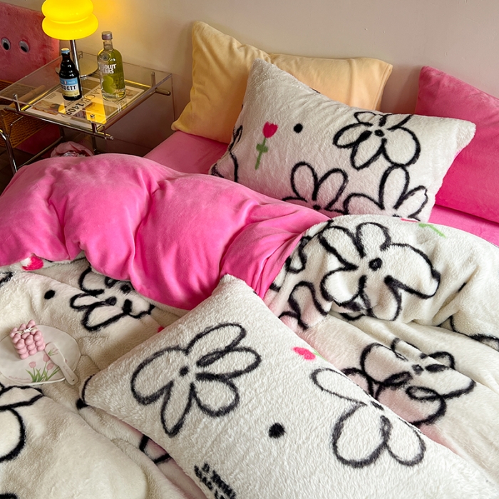 91家纺网 家纺一手货源 找家纺 柚子家纺 2023新款高克重舒适保暖兔绒印花四件套 简笔花