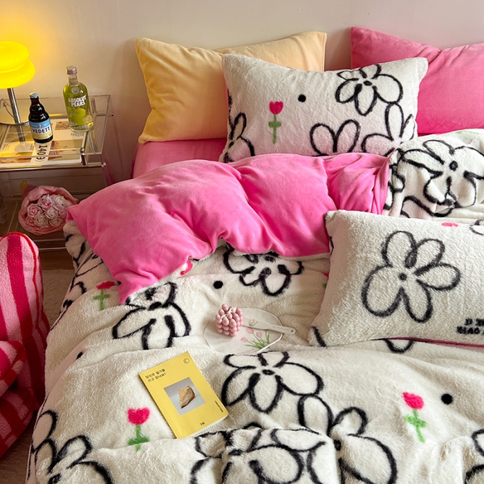 91家纺网 家纺一手货源 找家纺 柚子家纺 2023新款高克重舒适保暖兔绒印花四件套 简笔花