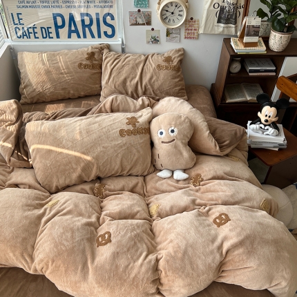 91家纺网 家纺一手货源 找家纺 2023年曲奇饼干牛奶绒四件套