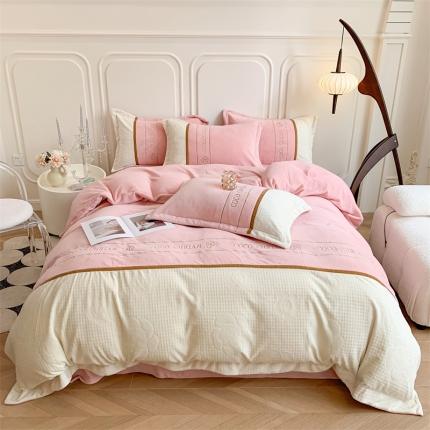 91家纺网 家纺一手货源 找家纺 芯贝儿 2024新款轻奢简约绣花加厚牛奶绒保暖四件套 山茶花--粉