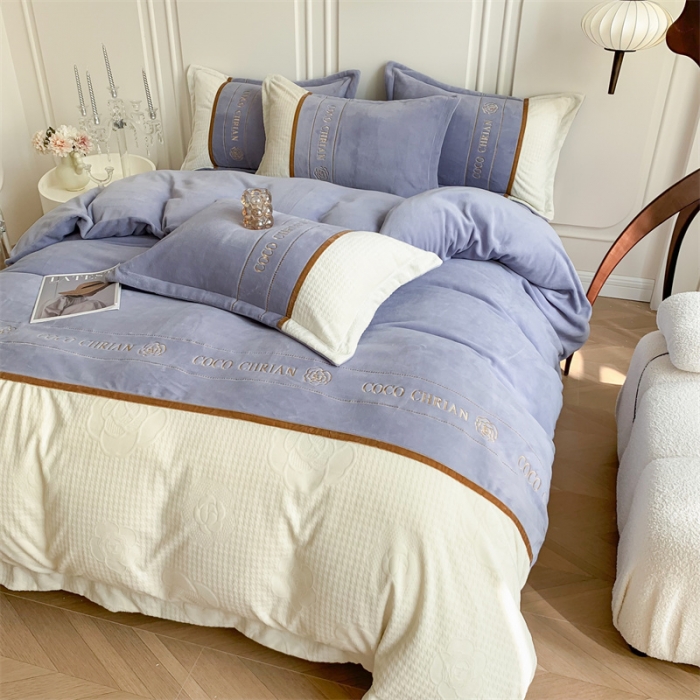 91家纺网 家纺一手货源 找家纺 芯贝儿 2024新款轻奢简约绣花加厚牛奶绒保暖四件套 山茶花--星黛紫
