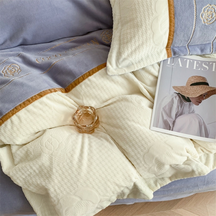 91家纺网 家纺一手货源 找家纺 芯贝儿 2024新款轻奢简约绣花加厚牛奶绒保暖四件套 山茶花--星黛紫