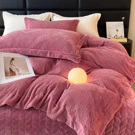 91家纺网 家纺一手货源 找家纺 （总）舒梦琪 2024新款牛奶绒立体雕花床盖四件套