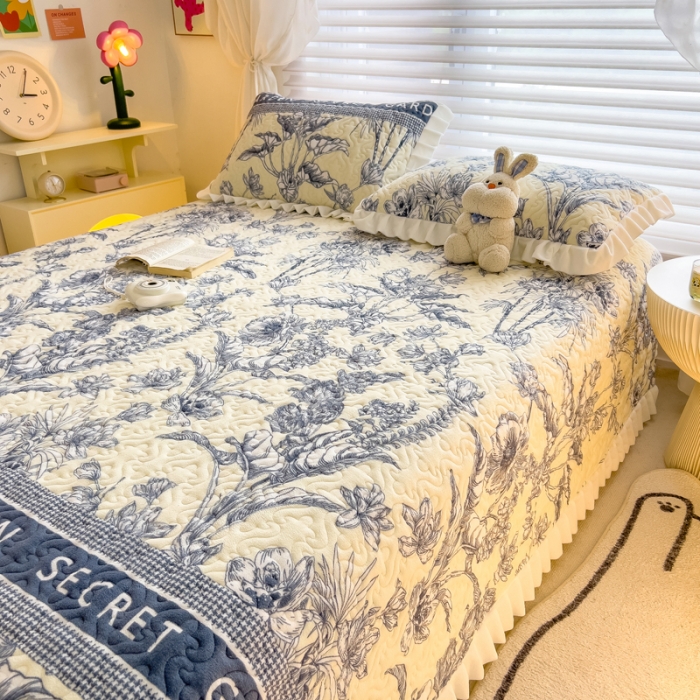 91家纺网 家纺一手货源 找家纺 梵朴 2023年新款牛奶绒夹棉床盖 秘密花园