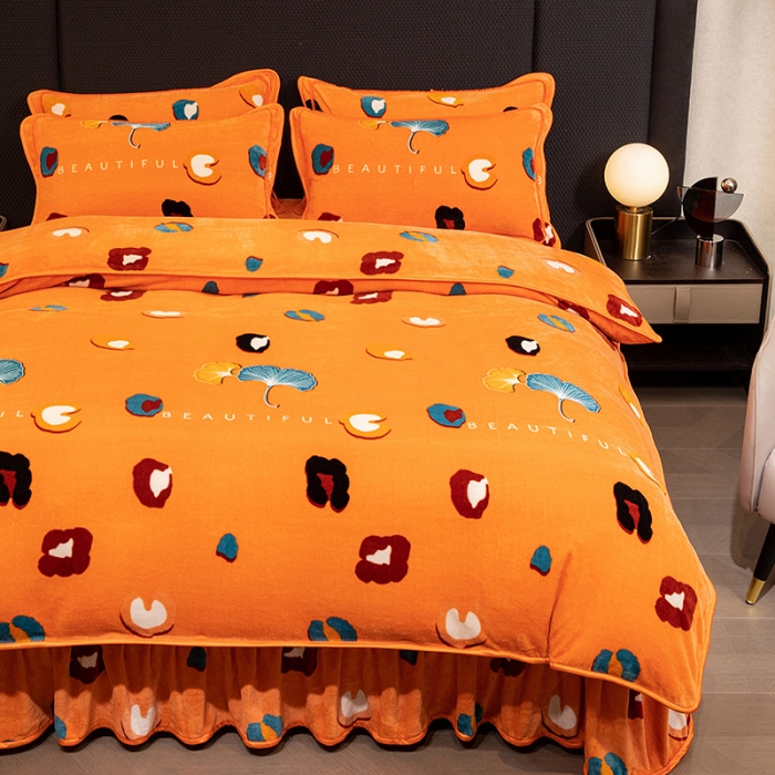 91家纺网 家纺一手货源 找家纺 2024直播印花8.5斤牛奶绒金貂水晶法莱珊瑚绒四件套床裙款 动物足迹