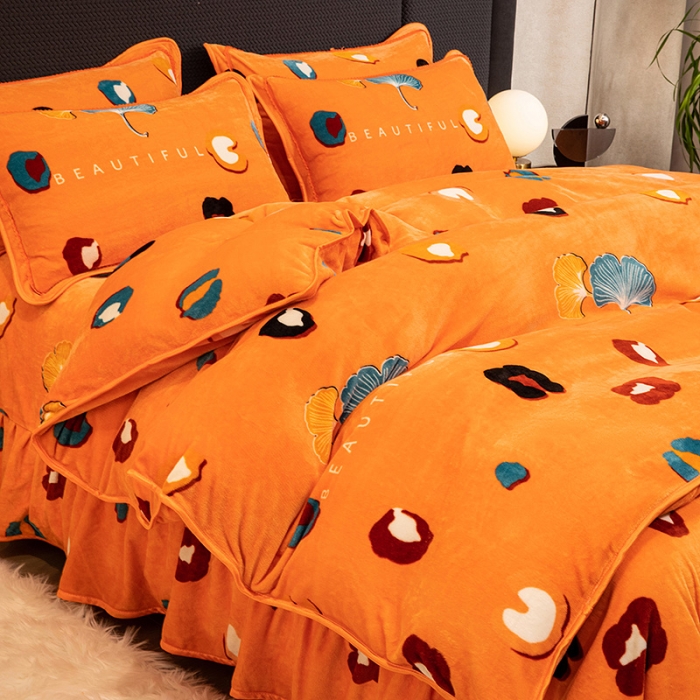 91家纺网 家纺一手货源 找家纺 2024直播印花8.5斤牛奶绒金貂水晶法莱珊瑚绒四件套床裙款 动物足迹