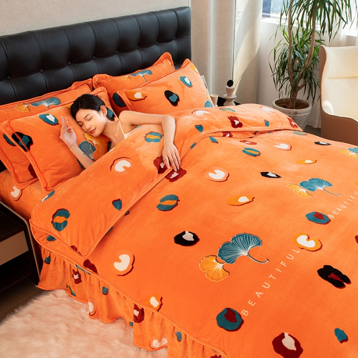 91家纺网 家纺一手货源 找家纺 2024直播印花8.5斤牛奶绒金貂水晶法莱珊瑚绒四件套床裙款 动物足迹