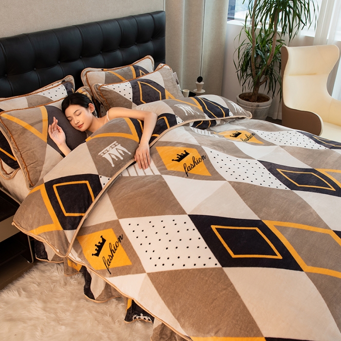 91家纺网 家纺一手货源 找家纺 2024印花8.5斤牛奶绒金貂水晶法莱珊瑚绒四件套床裙款 简约时尚-灰