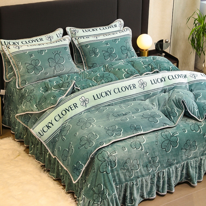 91家纺网 家纺一手货源 找家纺 2024印花8.5斤牛奶绒金貂水晶法莱珊瑚绒四件套床裙款 四叶草-绿