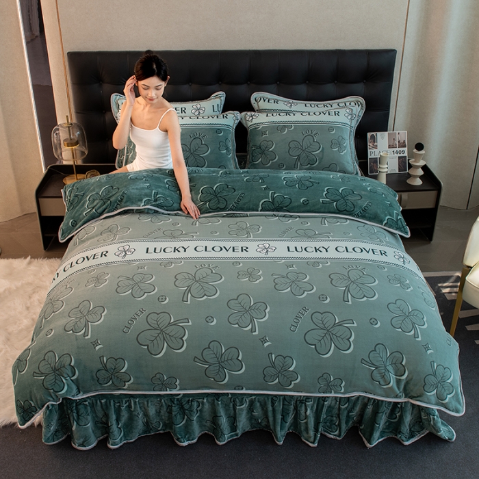 91家纺网 家纺一手货源 找家纺 2024印花8.5斤牛奶绒金貂水晶法莱珊瑚绒四件套床裙款 四叶草-绿