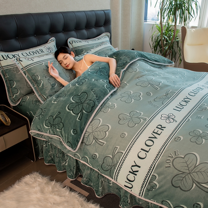 91家纺网 家纺一手货源 找家纺 2024印花8.5斤牛奶绒金貂水晶法莱珊瑚绒四件套床裙款 四叶草-绿