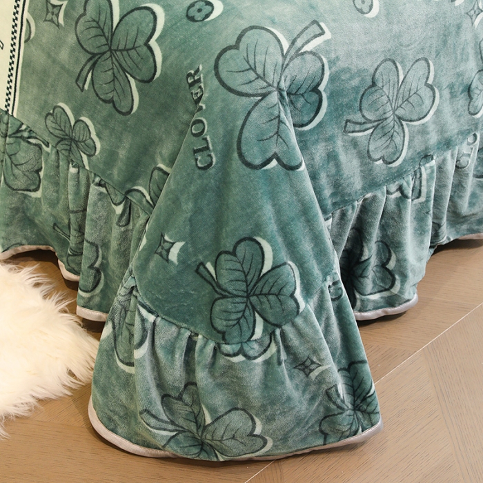 91家纺网 家纺一手货源 找家纺 2024印花8.5斤牛奶绒金貂水晶法莱珊瑚绒四件套床裙款 四叶草-绿