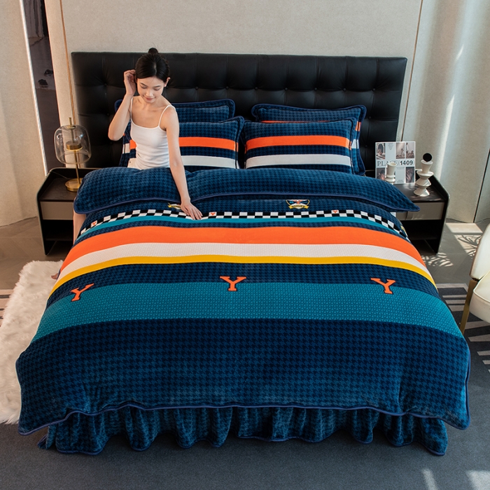 91家纺网 家纺一手货源 找家纺 2024直播印花8.5斤牛奶绒金貂水晶法莱珊瑚绒四件套床裙款 字母Y