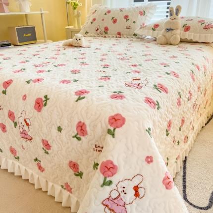 91家纺网 家纺一手货源 找家纺 梵朴 2023年新款牛奶绒夹棉床盖 小花兔子