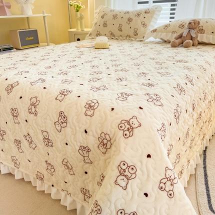 91家纺网 家纺一手货源 找家纺 梵朴 2023年新款牛奶绒夹棉床盖 爱心熊