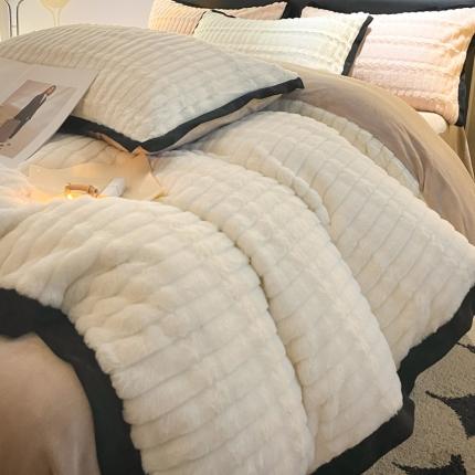 91家纺网 家纺一手货源 找家纺 （总）卡巴伦家纺 2023新款【苏娜】兔毛拼角黑边四件套