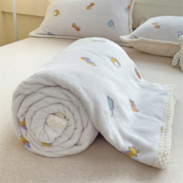 91家纺网 家纺一手货源 找家纺 锦威郎 2023新款毛毯床单保暖加厚珊瑚绒双面午睡毯云朵绒多功能毛毯 彩虹白