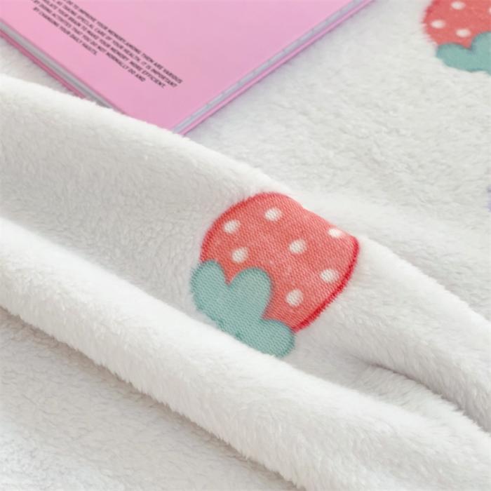 91家纺网 家纺一手货源 找家纺 锦威郎 2023新款毛毯床单保暖加厚珊瑚绒双面午睡毯云朵绒多功能毛毯 草莓白