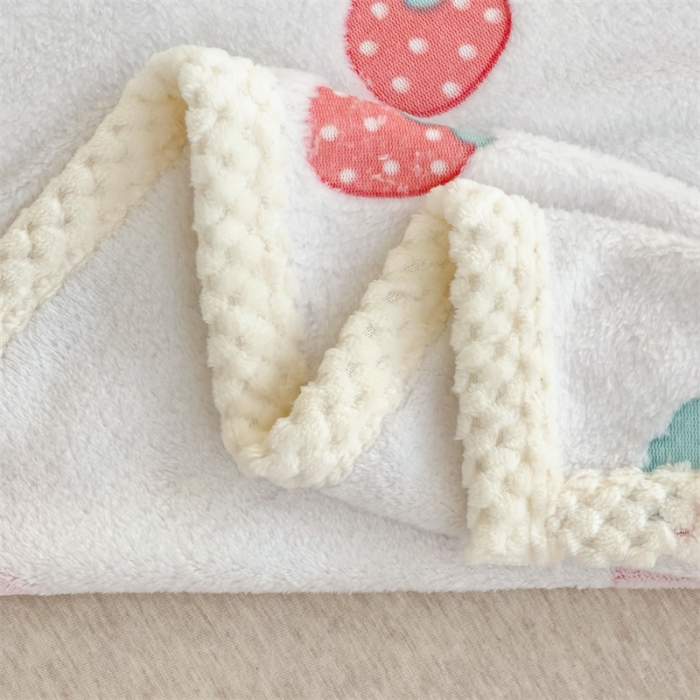 91家纺网 家纺一手货源 找家纺 锦威郎 2023新款毛毯床单保暖加厚珊瑚绒双面午睡毯云朵绒多功能毛毯 草莓白