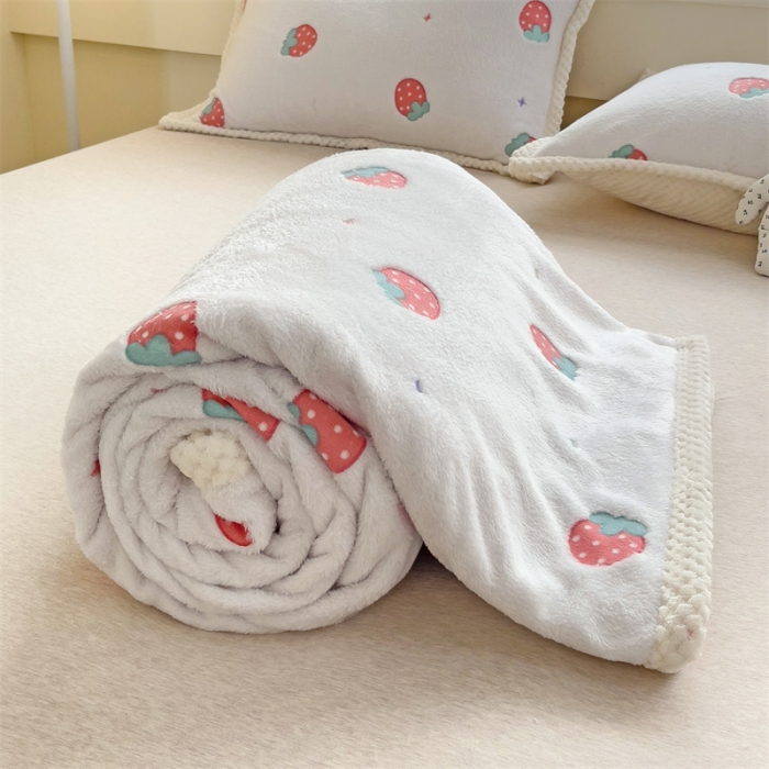 91家纺网 家纺一手货源 找家纺 锦威郎 2023新款毛毯床单保暖加厚珊瑚绒双面午睡毯云朵绒多功能毛毯 草莓白