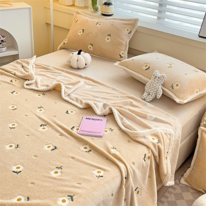 91家纺网 家纺一手货源 找家纺 锦威郎 2023新款毛毯床单保暖加厚珊瑚绒双面午睡毯云朵绒多功能毛毯 小花黄