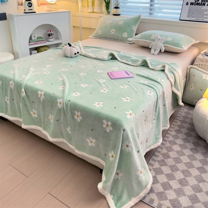 91家纺网 家纺一手货源 找家纺 锦威郎 2023新款毛毯床单保暖加厚珊瑚绒双面午睡毯云朵绒多功能毛毯 小花绿