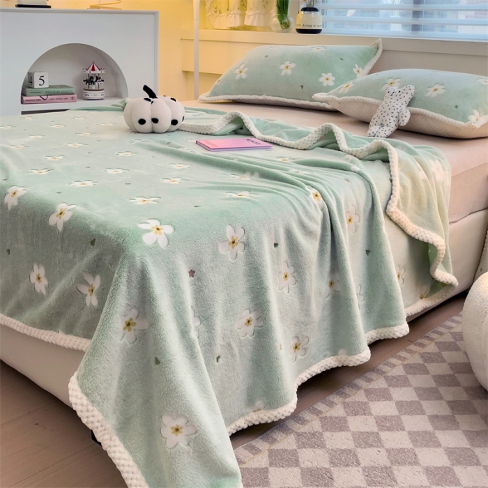 91家纺网 家纺一手货源 找家纺 锦威郎 2023新款毛毯床单保暖加厚珊瑚绒双面午睡毯云朵绒多功能毛毯 小花绿