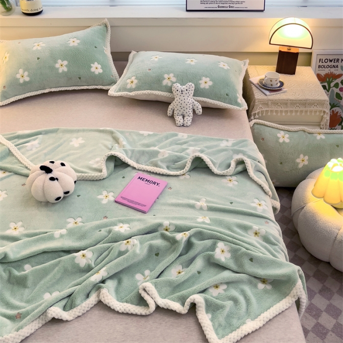 91家纺网 家纺一手货源 找家纺 锦威郎 2023新款毛毯床单保暖加厚珊瑚绒双面午睡毯云朵绒多功能毛毯 小花绿