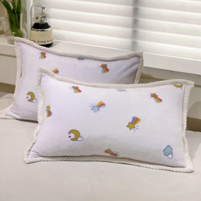 91家纺网 家纺一手货源 找家纺 锦威郎 2023新款云朵绒保暖牛奶绒毛毯绒单被套加绒加厚法莱绒四件套 彩虹白