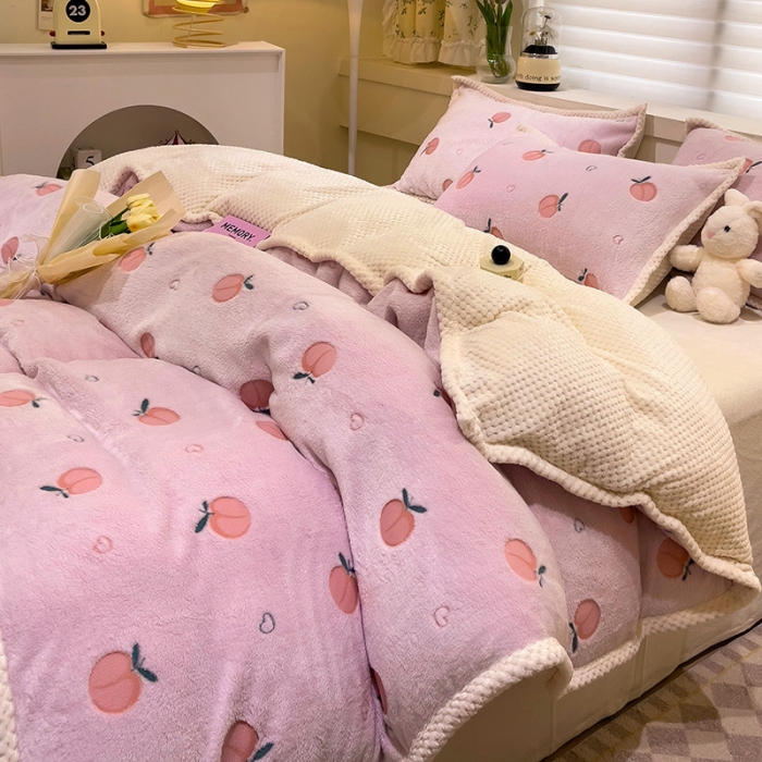 91家纺网 家纺一手货源 找家纺 锦威郎 2023新款云朵绒保暖牛奶绒毛毯绒单被套加绒加厚法莱绒四件套 蜜桃粉