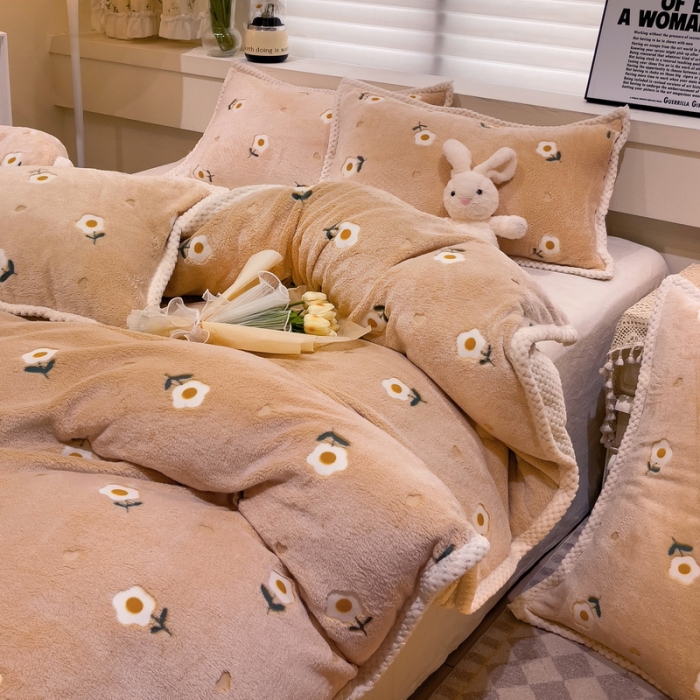 91家纺网 家纺一手货源 找家纺 锦威郎 2023新款云朵绒保暖牛奶绒毛毯绒单被套加绒加厚法莱绒四件套 小花黄