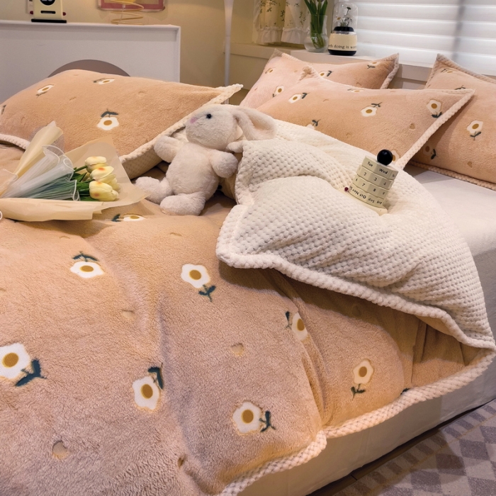 91家纺网 家纺一手货源 找家纺 锦威郎 2023新款云朵绒保暖牛奶绒毛毯绒单被套加绒加厚法莱绒四件套 小花黄
