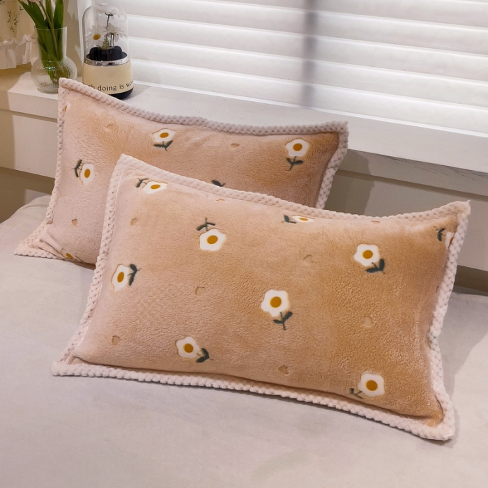 91家纺网 家纺一手货源 找家纺 锦威郎 2023新款云朵绒保暖牛奶绒毛毯绒单被套加绒加厚法莱绒四件套 小花黄