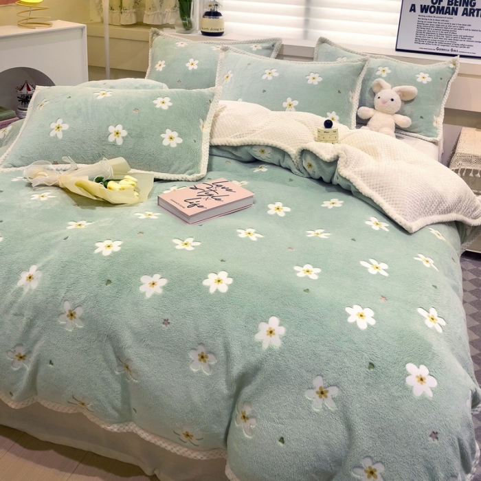 91家纺网 家纺一手货源 找家纺 锦威郎 2023新款云朵绒保暖牛奶绒毛毯绒单被套加绒加厚法莱绒四件套 小花绿