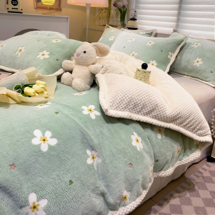 91家纺网 家纺一手货源 找家纺 锦威郎 2023新款云朵绒保暖牛奶绒毛毯绒单被套加绒加厚法莱绒四件套 小花绿