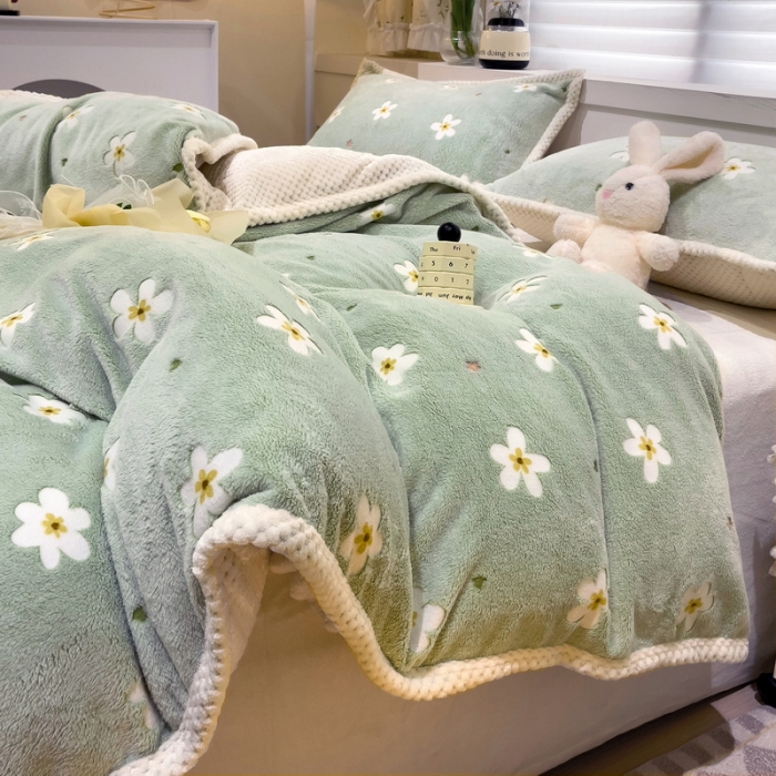 91家纺网 家纺一手货源 找家纺 锦威郎 2023新款云朵绒保暖牛奶绒毛毯绒单被套加绒加厚法莱绒四件套 小花绿